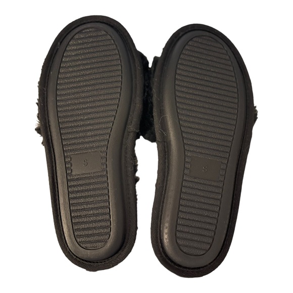 VS PINK Faux Fur Slippers Various Sizes Black - Picture 6 of 8
